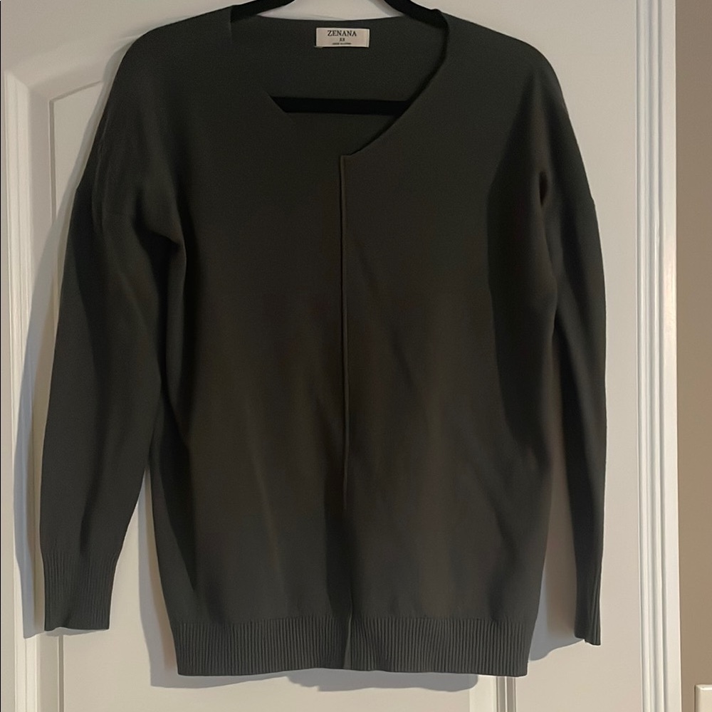 Zenana Outfitters Black V-Neck Knit Top